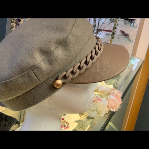 Brown hat - Picture 2 of 2